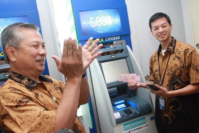 Mesin Setor Tarik (CRM) BCA Pecahkan Rekor MURI