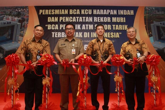 Mesin Setor Tarik (CRM) BCA Pecahkan Rekor MURI