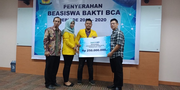 Peduli Pendidikan Indonesia, BCA Serahkan Dana Beasiswa bagi 38 orang Mahasiswa Berprestasi Universitas Sriwijaya