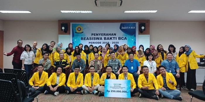 Peduli Pendidikan Indonesia, BCA Serahkan Dana Beasiswa bagi 38 orang Mahasiswa Berprestasi Universitas Sriwijaya